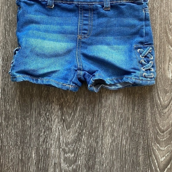 DKNY girl denim shortalls. Size 3T - Picture 5 of 7